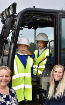 Cllr Tracey Onslow with Charlie (Year 1), Freya (Year 6) and Mrs Deena Frost (Headteacher) 